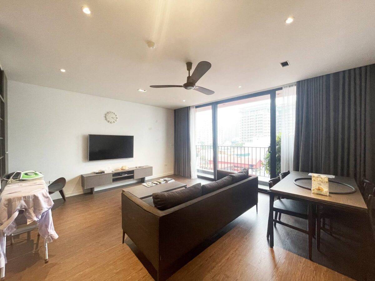 Deluxe 2-bedroom apartment in Xuan Dieu, Tay Ho for rent (2)