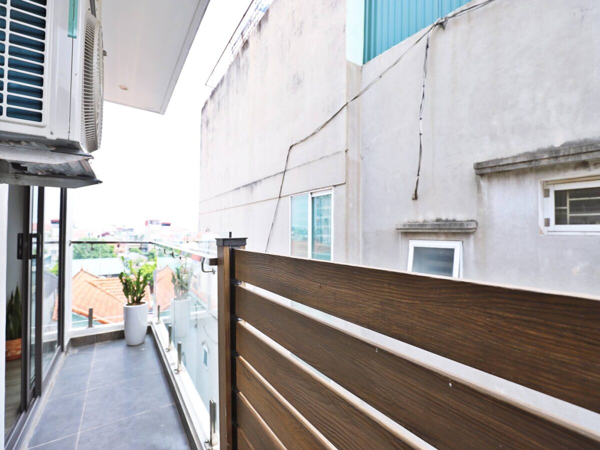 Incredible 1-bedroom apartment in Au Co Str, Tay Ho Distr for rent (11)