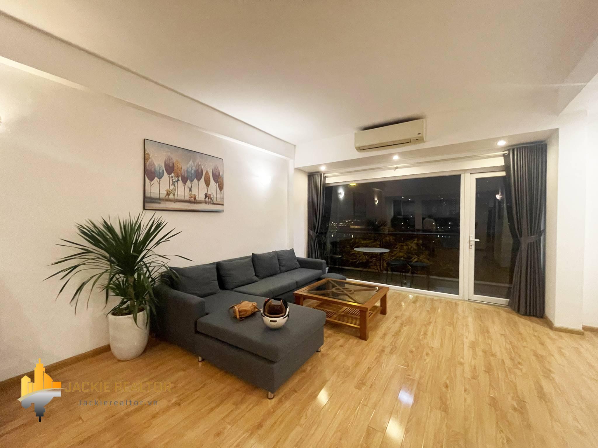 Spacious 2 bedroom apartment with lake view for rent in Tu Hoa, Tay Ho, Hanoi (1)