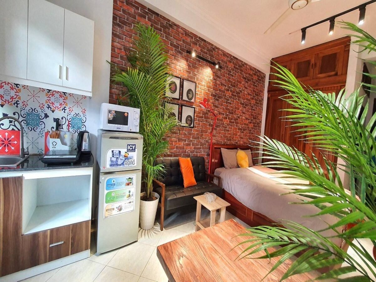 Unique brick-wall studio in Ba Dinh for rent only 550USD per month (3)