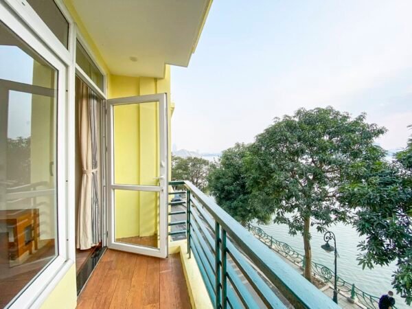 Amazing lakeview and huge 2 bedrooms for rent in Tu Hoa, Tay Ho, Hanoi (1)