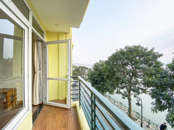 Amazing lakeview and huge 2 bedrooms for rent in Tu Hoa, Tay Ho, Hanoi (1)