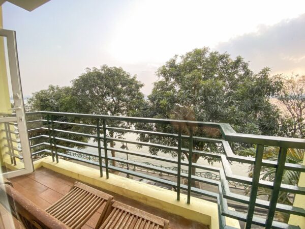 Amazing lakeview and huge 2 bedrooms for rent in Tu Hoa, Tay Ho, Hanoi (2)