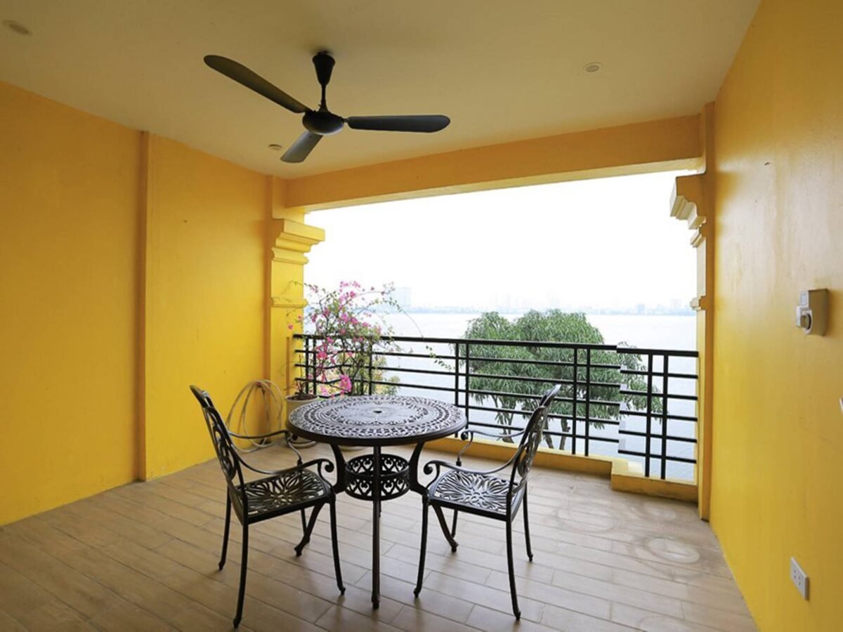 Beautiful whole lakeview apartment with 3 bedrooms for rent in Tu Hoa, Tay Ho Westlake (1)