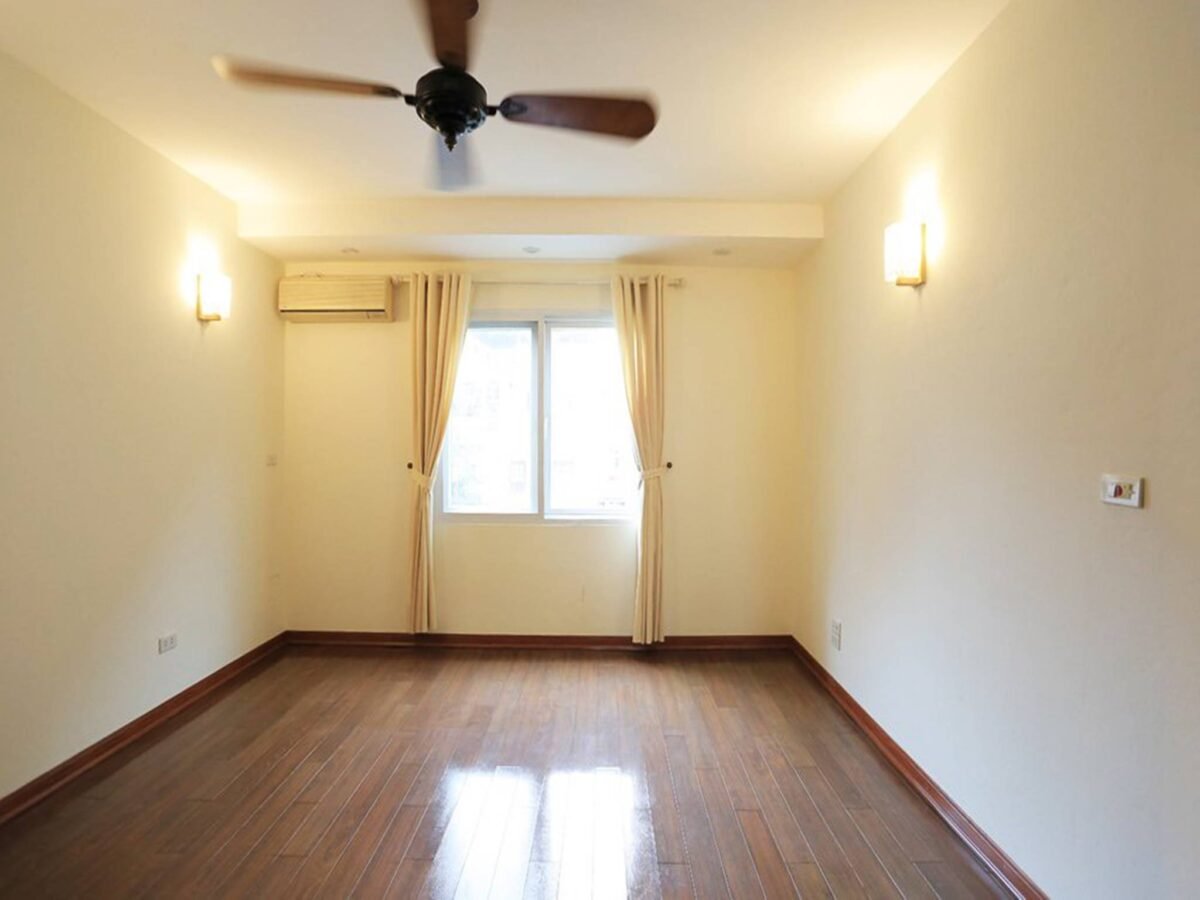 Beautiful whole lakeview apartment with 3 bedrooms for rent in Tu Hoa, Tay Ho Westlake (29)