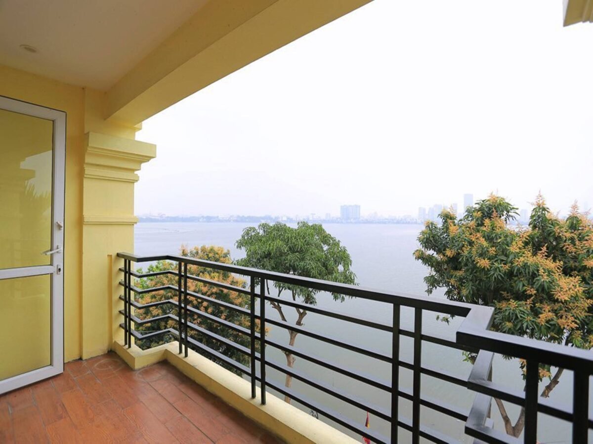 Beautiful whole lakeview apartment with 3 bedrooms for rent in Tu Hoa, Tay Ho Westlake (4)