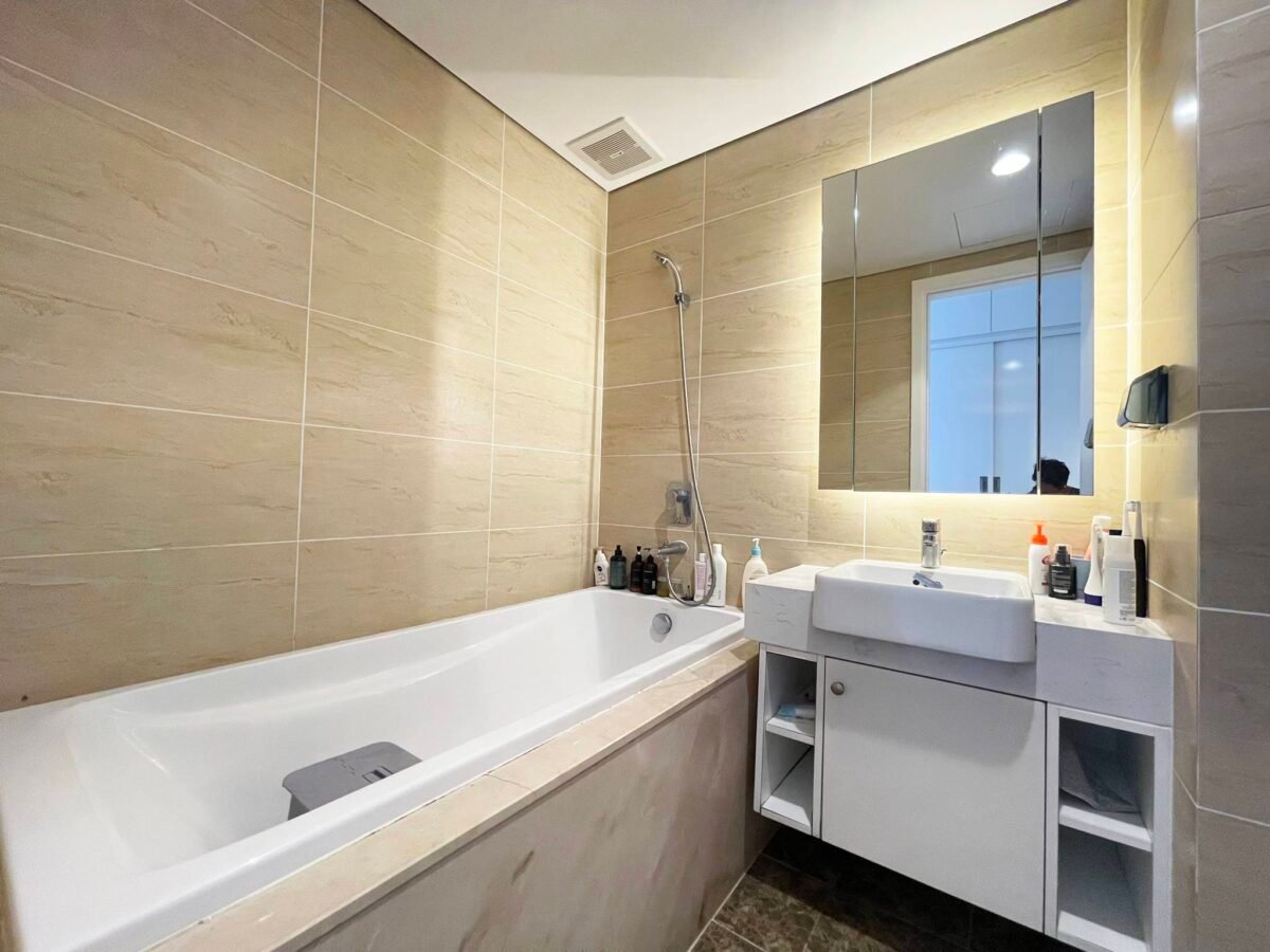 Elegant 2BDs apartment for rent in D Capitale Tran Duy Hung (18)