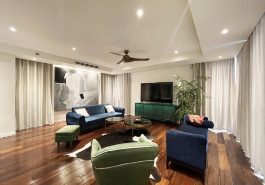 Fantastic artistic 3BDs serviced apartment in Xuan Dieu for rent (1)