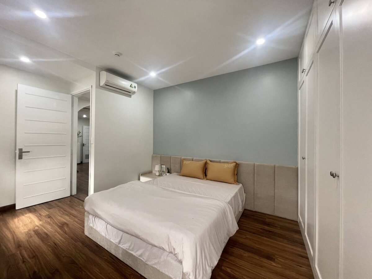 Inspriring artistic 2-bedroom serviced apartment in To Ngoc Van for rent (12)