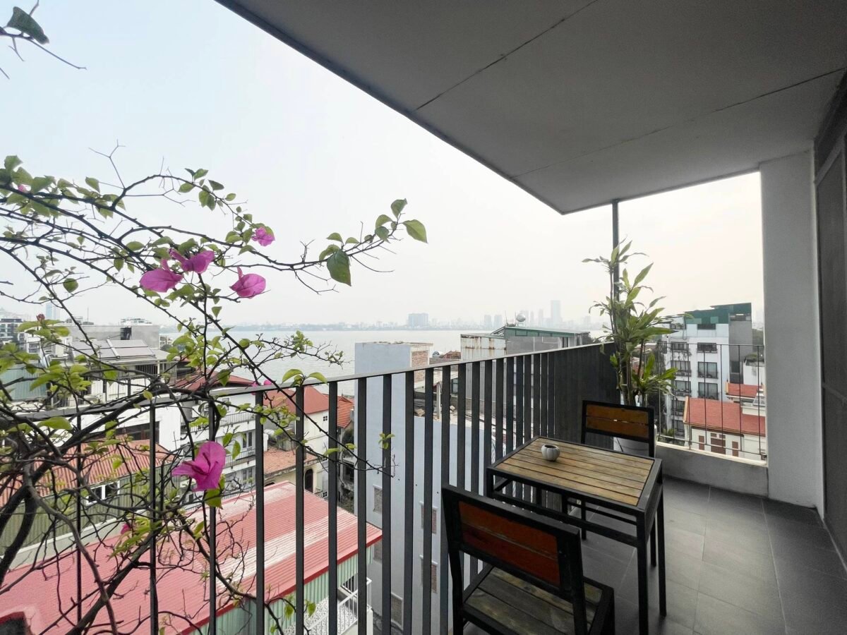 Rooftop serviced apartment with great lake view for rent in Xuan Dieu (13)