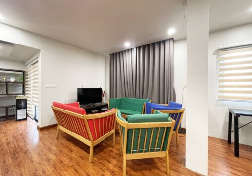 Spacious 1-bedroom serviced apartment in Xuan Dieu for rent (1)