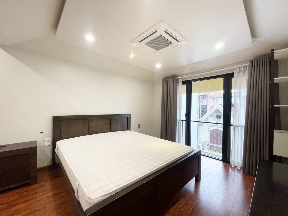 Spacious 1-bedroom serviced apartment in Xuan Dieu for rent (16)