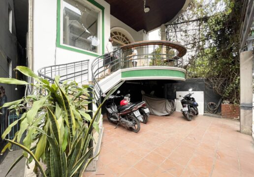 Very nice commercial space for rent on To Ngoc Van street, Tay Ho, Hanoi (1)