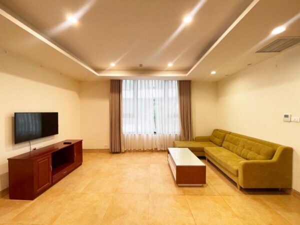 Affordable 3-bedroom apartment in Xom Chua for rent (1)