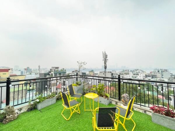 Affordable 3BR penthouse in Tay Ho with beautiful lake view (1)