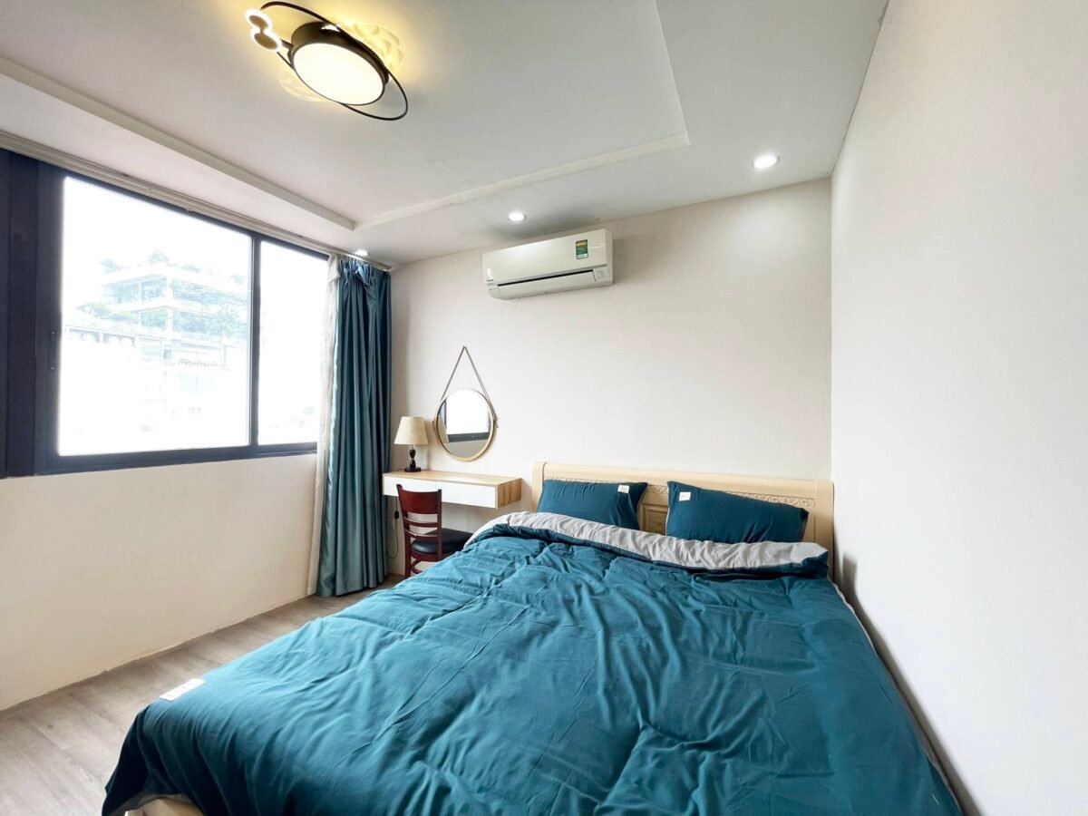 Affordable 3BR penthouse in Tay Ho with beautiful lake view (21)