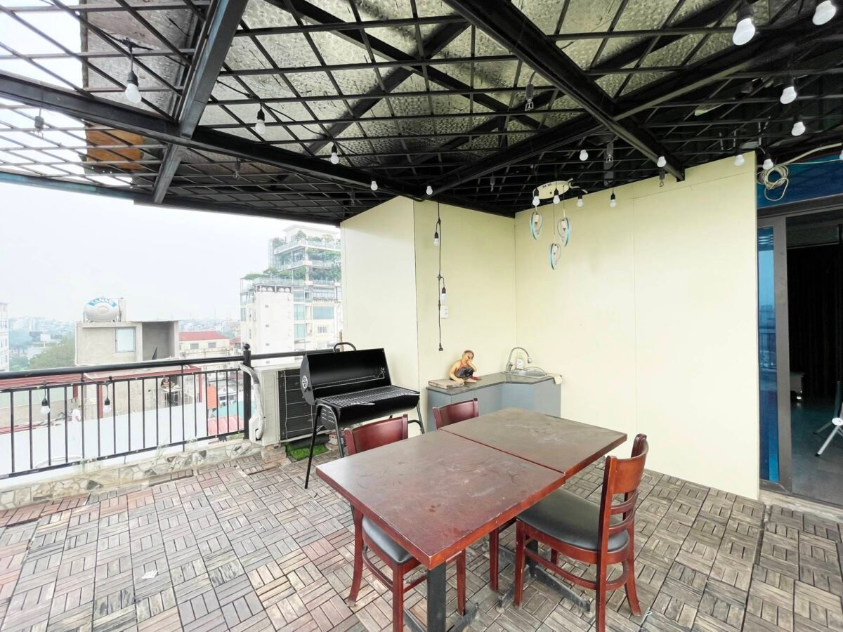 Affordable 3BR penthouse in Tay Ho with beautiful lake view (5)