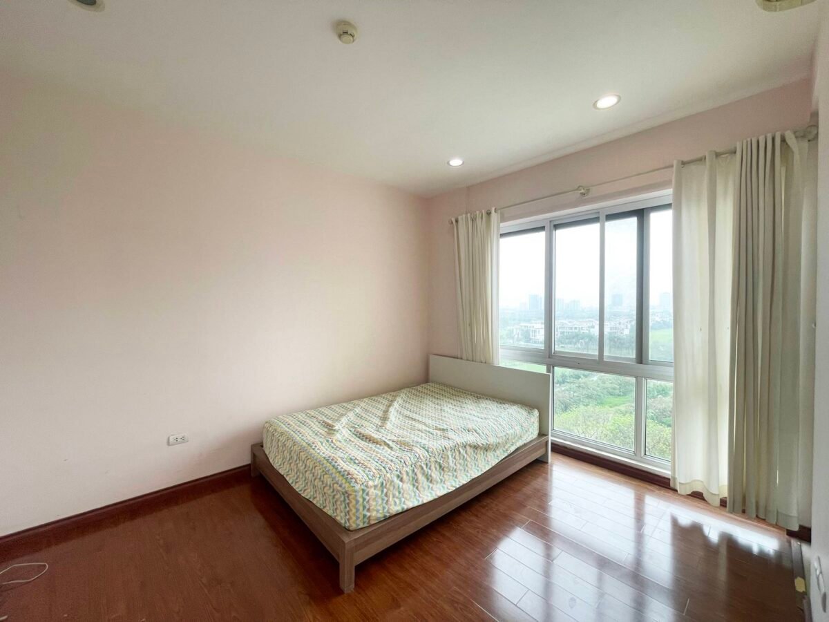Amazing 3-bedroom apartment with golf course view in P Ciputra (18)