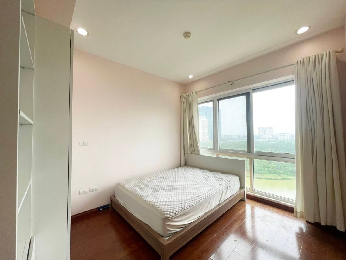 Amazing 3-bedroom apartment with golf course view in P Ciputra (21)