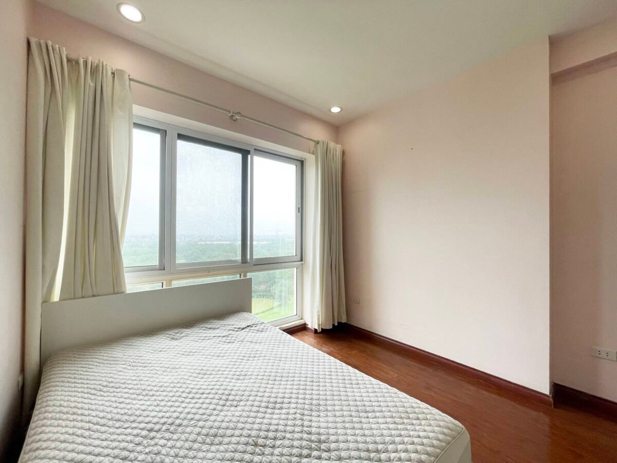 Amazing 3-bedroom apartment with golf course view in P Ciputra (22)