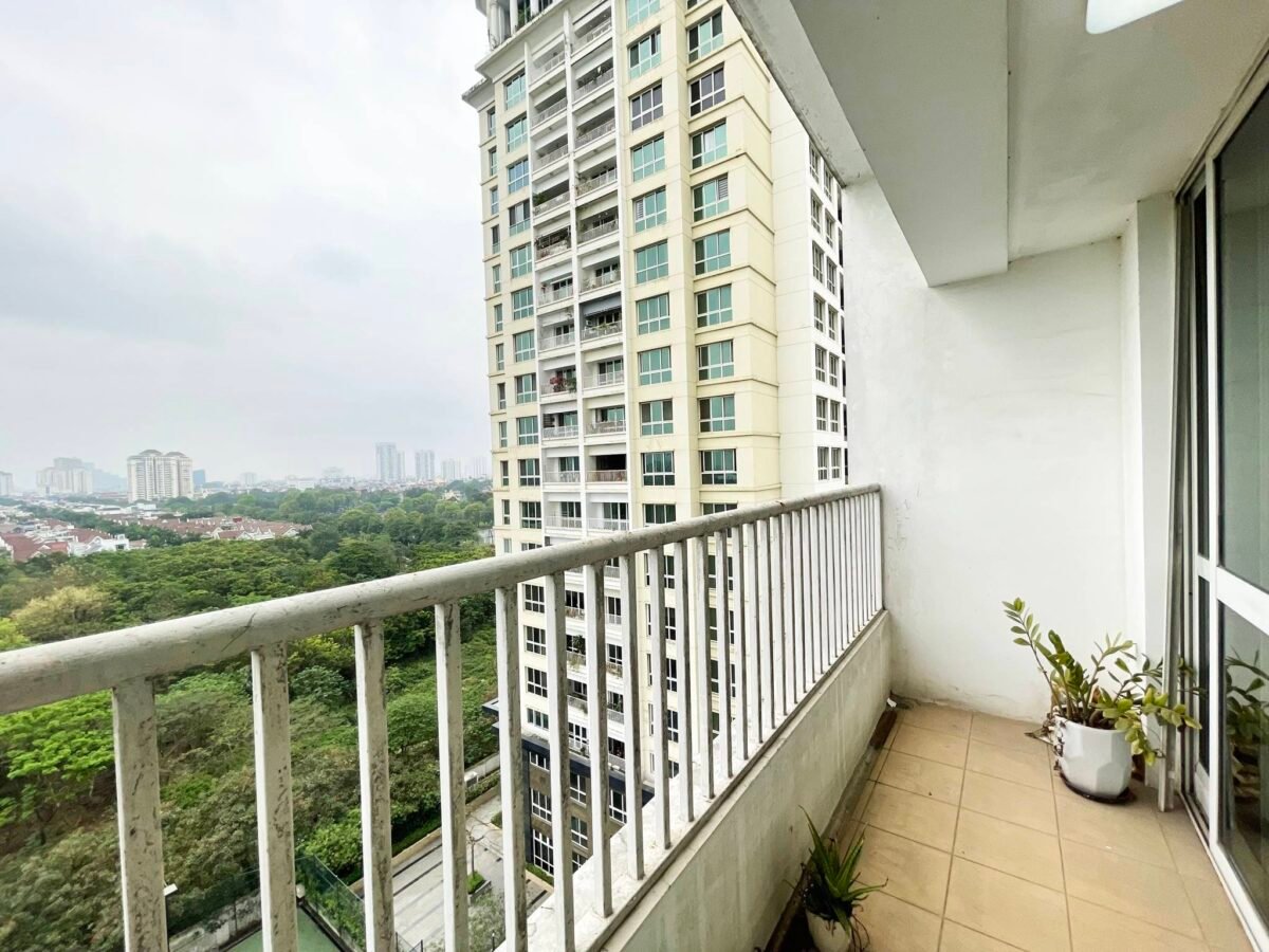 Amazing 3-bedroom apartment with golf course view in P Ciputra (26)