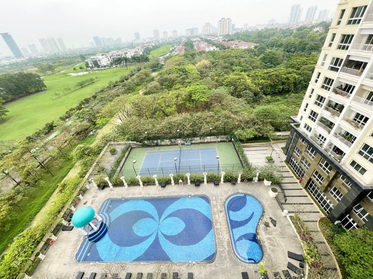 Amazing 3-bedroom apartment with golf course view in P Ciputra (28)