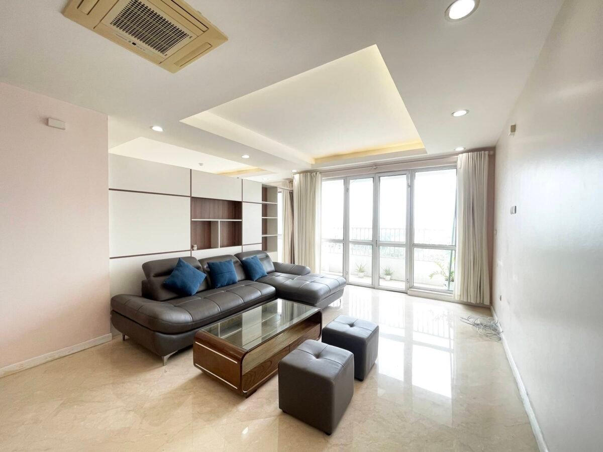 Amazing 3-bedroom apartment with golf course view in P Ciputra (3)