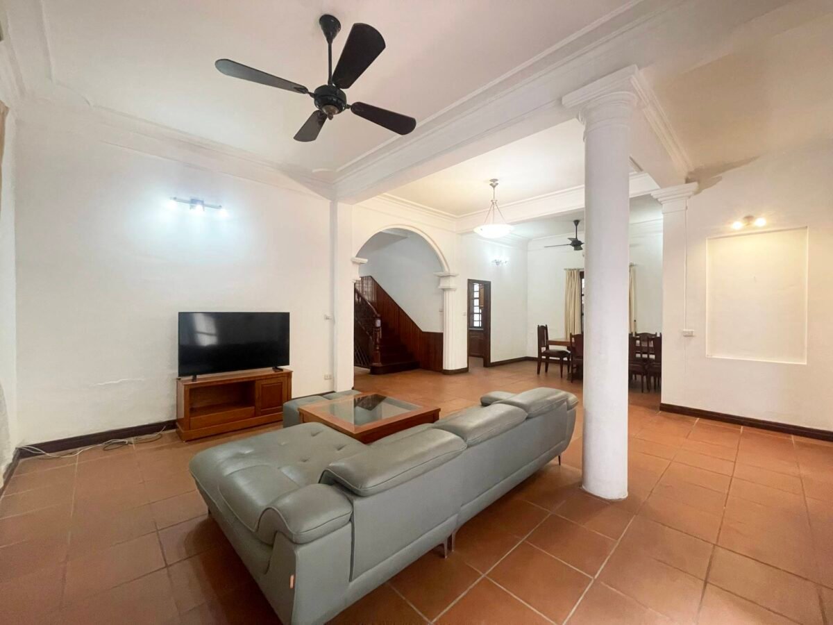 Discover the charm of Tay Ho Villa in Hanoi for rent (12)