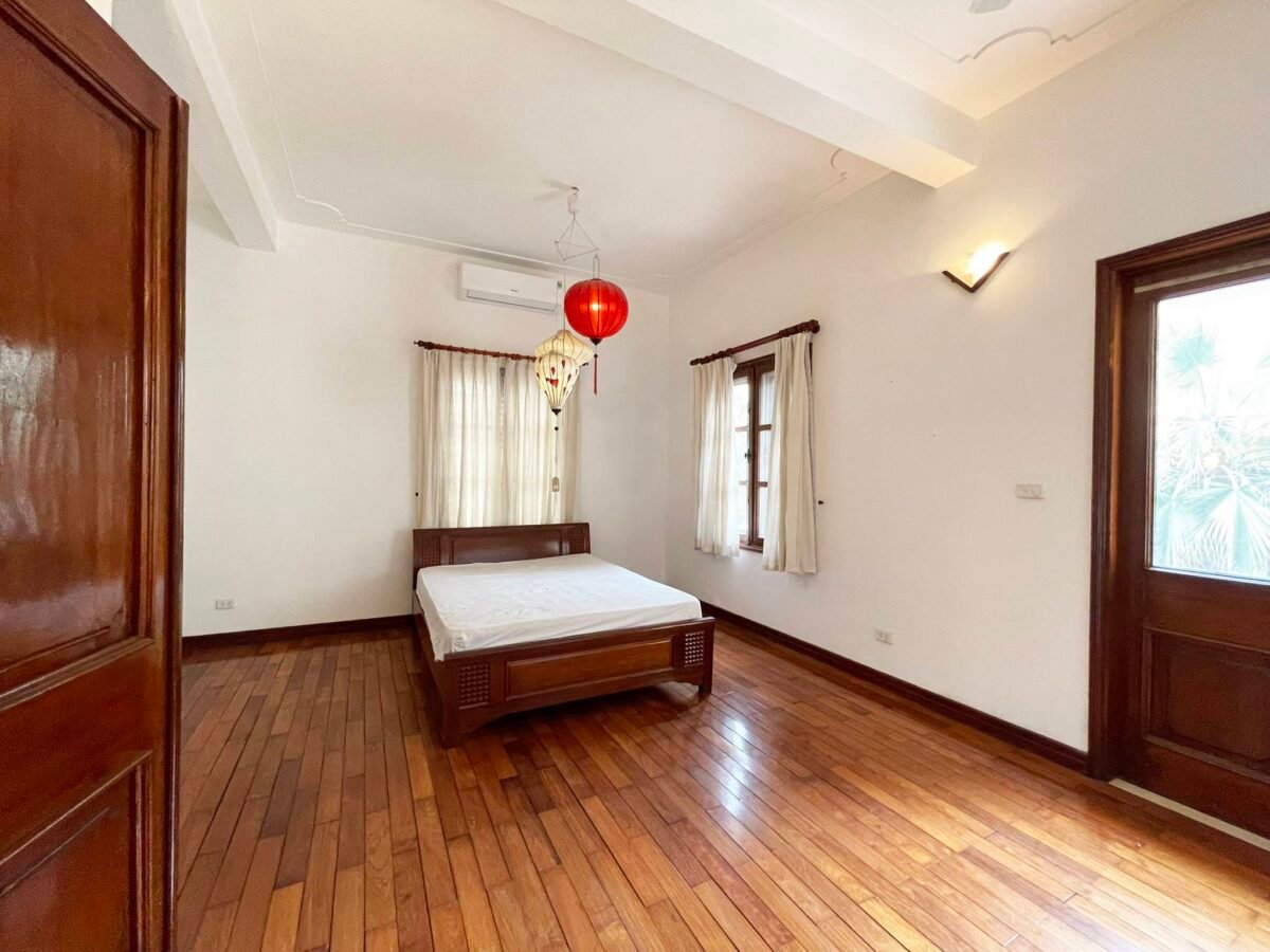 Discover the charm of Tay Ho Villa in Hanoi for rent (44)
