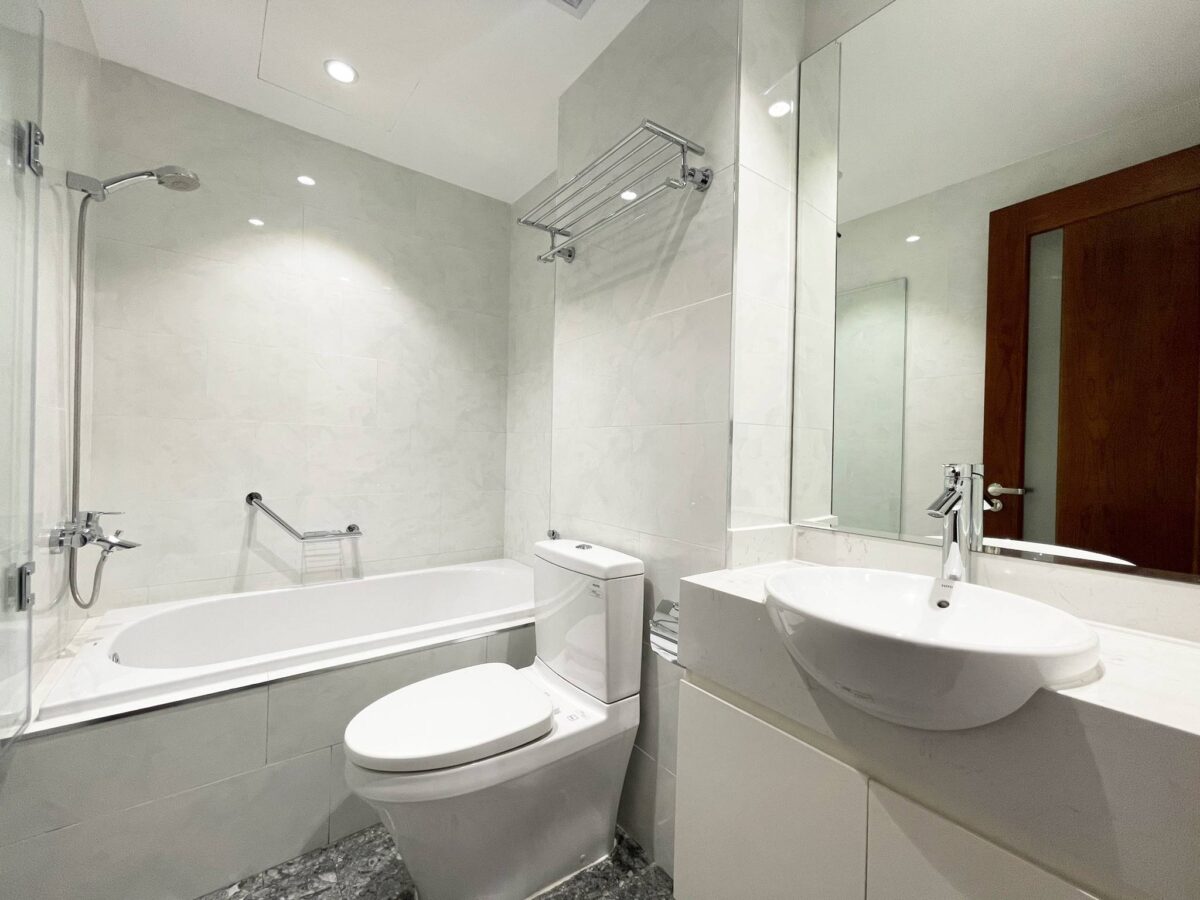 Luxurious 3 bedrooms in Tay Ho Modern design, High-end finishes, and Convenient location (20)