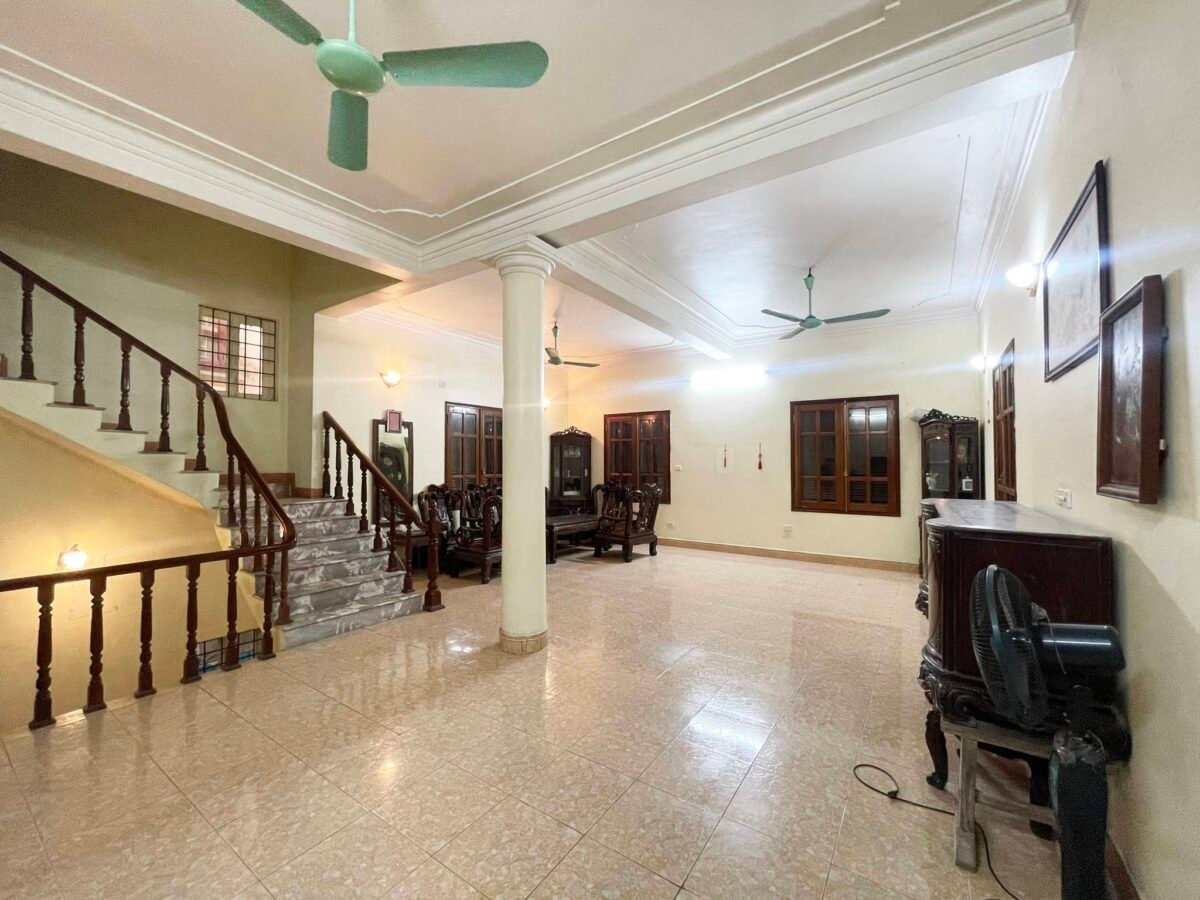 Luxurious French-style villa for rent in To Ngoc Van, Hanoi (9)