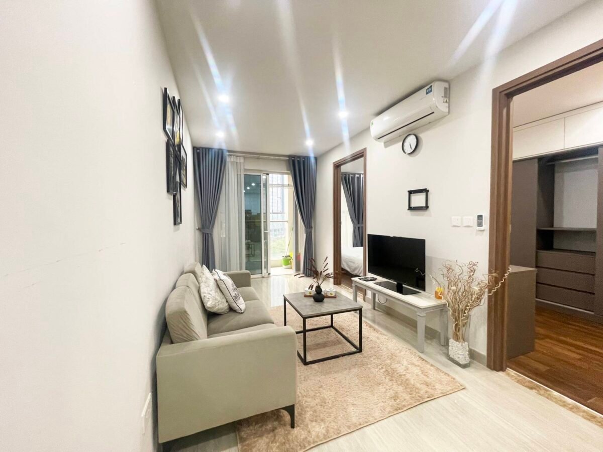 Modern and cozy 1-bedroom apartment at The Link Ciputra (3)