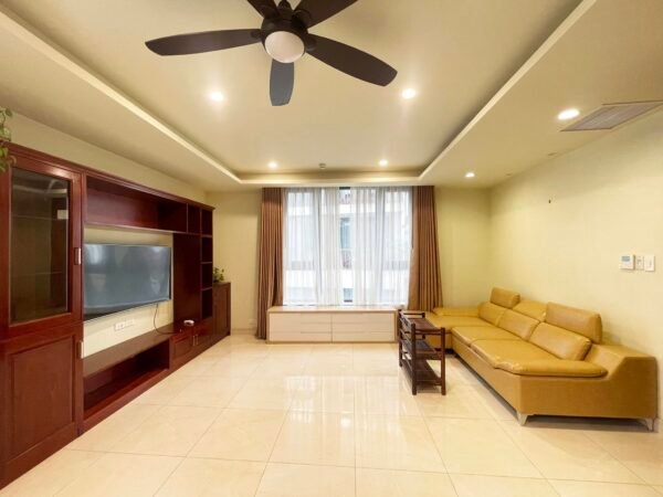 Reasonable serviced apartment in Tay Ho Spacious, Fully-Equipped, and Convenient (1)