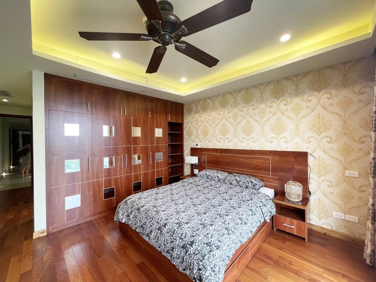 Reasonable serviced apartment in Tay Ho Spacious, Fully-Equipped, and Convenient (13)