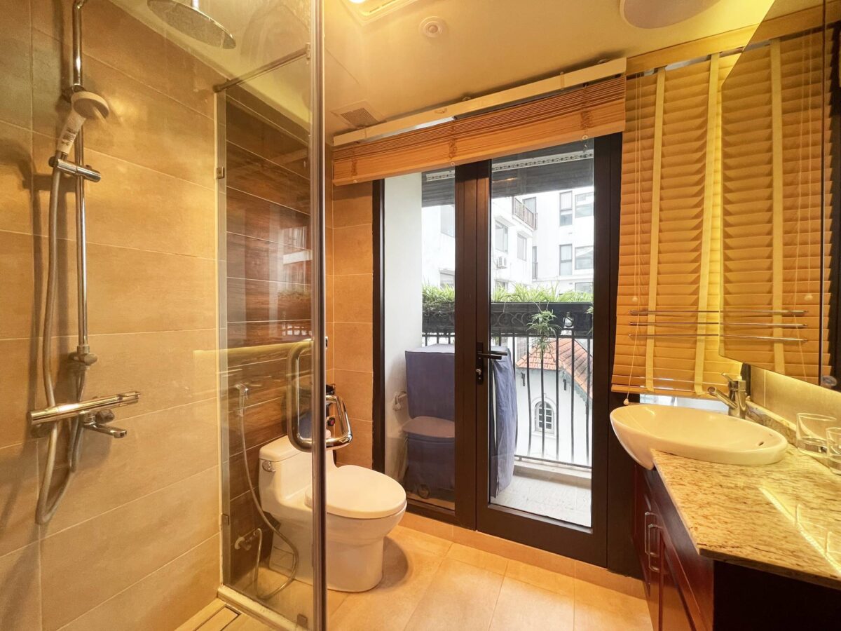 Reasonable serviced apartment in Tay Ho Spacious, Fully-Equipped, and Convenient (7)