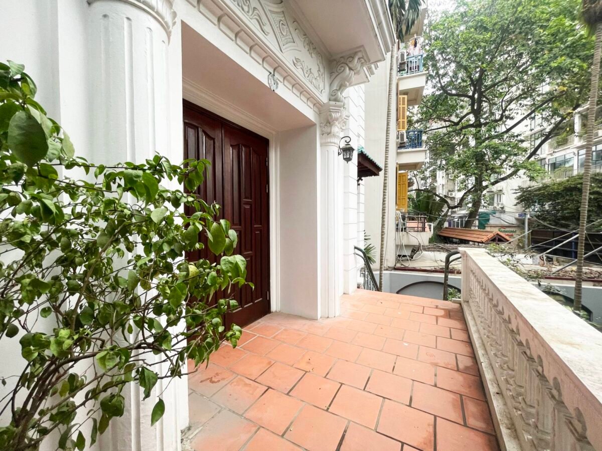 Spacious & beautiful 300SQM garden villa in Tay Ho for rent (2)
