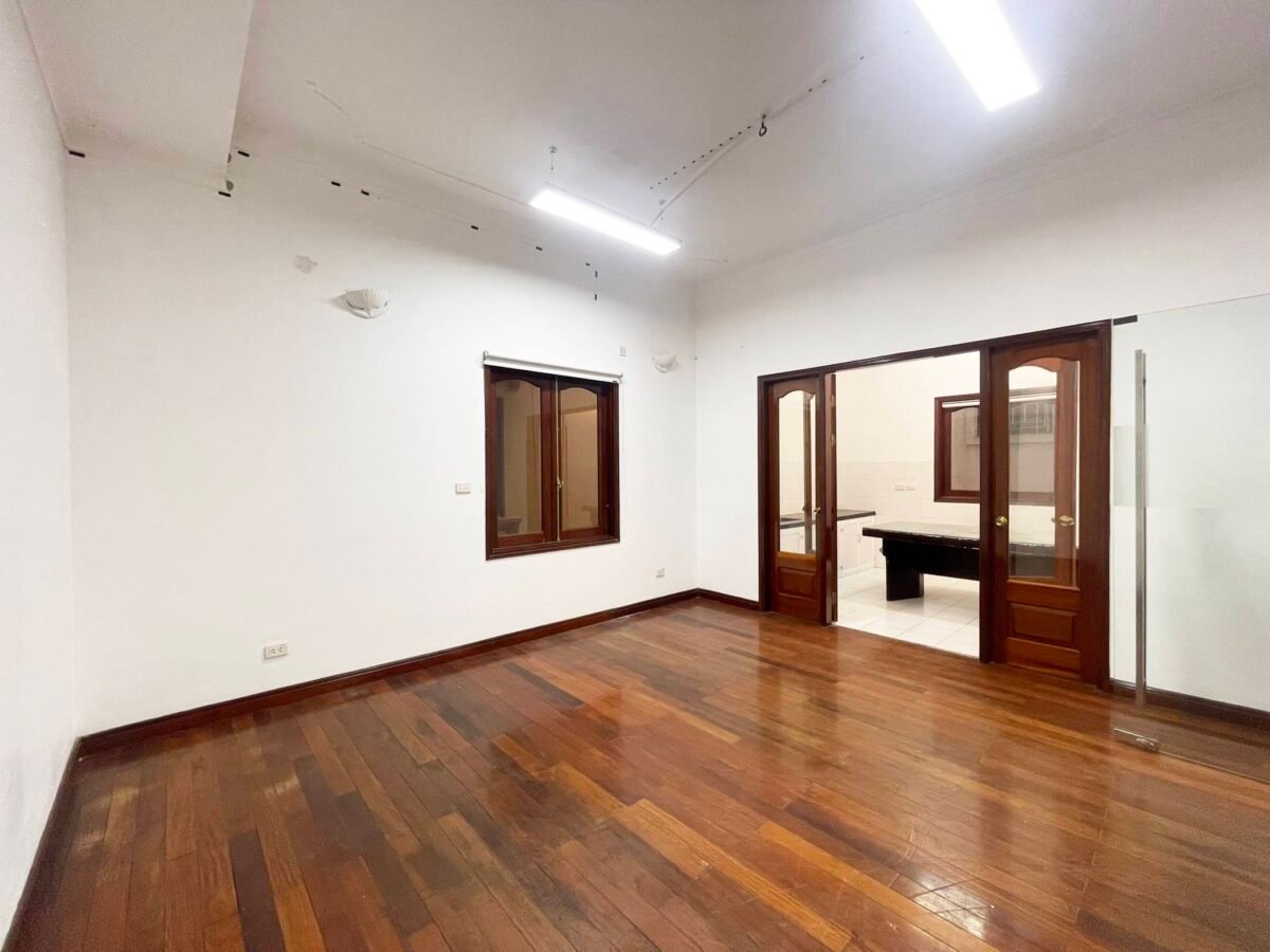 Spacious & beautiful 300SQM garden villa in Tay Ho for rent (23)