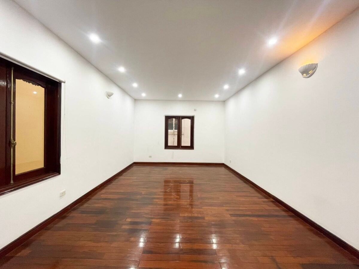 Spacious & beautiful 300SQM garden villa in Tay Ho for rent (35)
