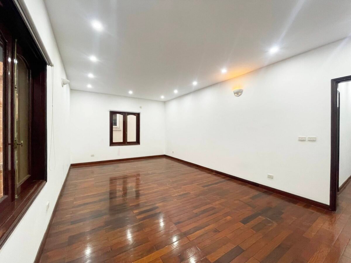 Spacious & beautiful 300SQM garden villa in Tay Ho for rent (36)