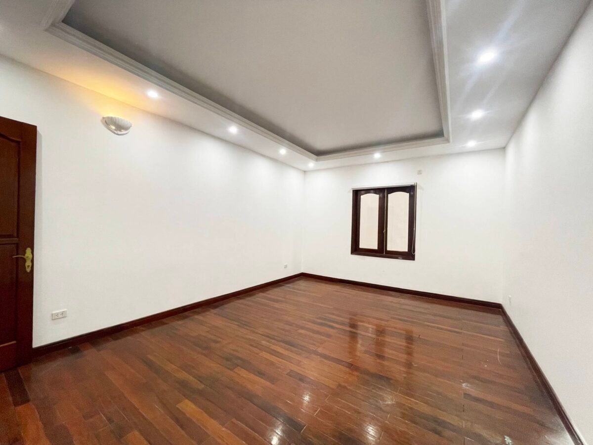 Spacious & beautiful 300SQM garden villa in Tay Ho for rent (41)