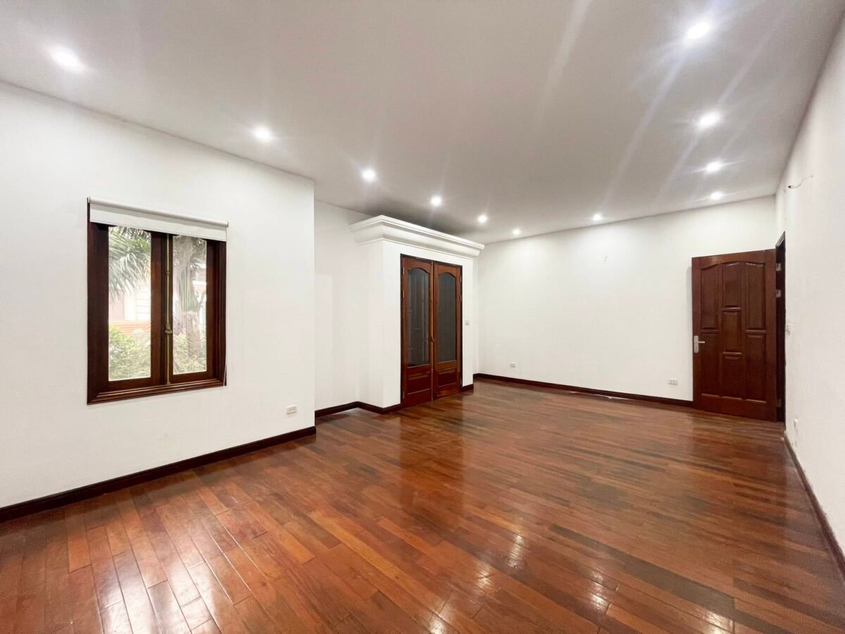 Spacious & beautiful 300SQM garden villa in Tay Ho for rent (44)
