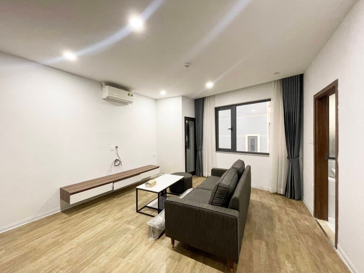 Stunning Modern 1-Bedroom Apartment for Rent on Lac Long Quan Street (3)