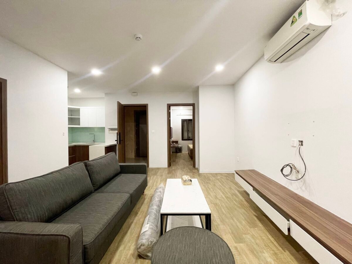 Stunning Modern 1-Bedroom Apartment for Rent on Lac Long Quan Street (4)