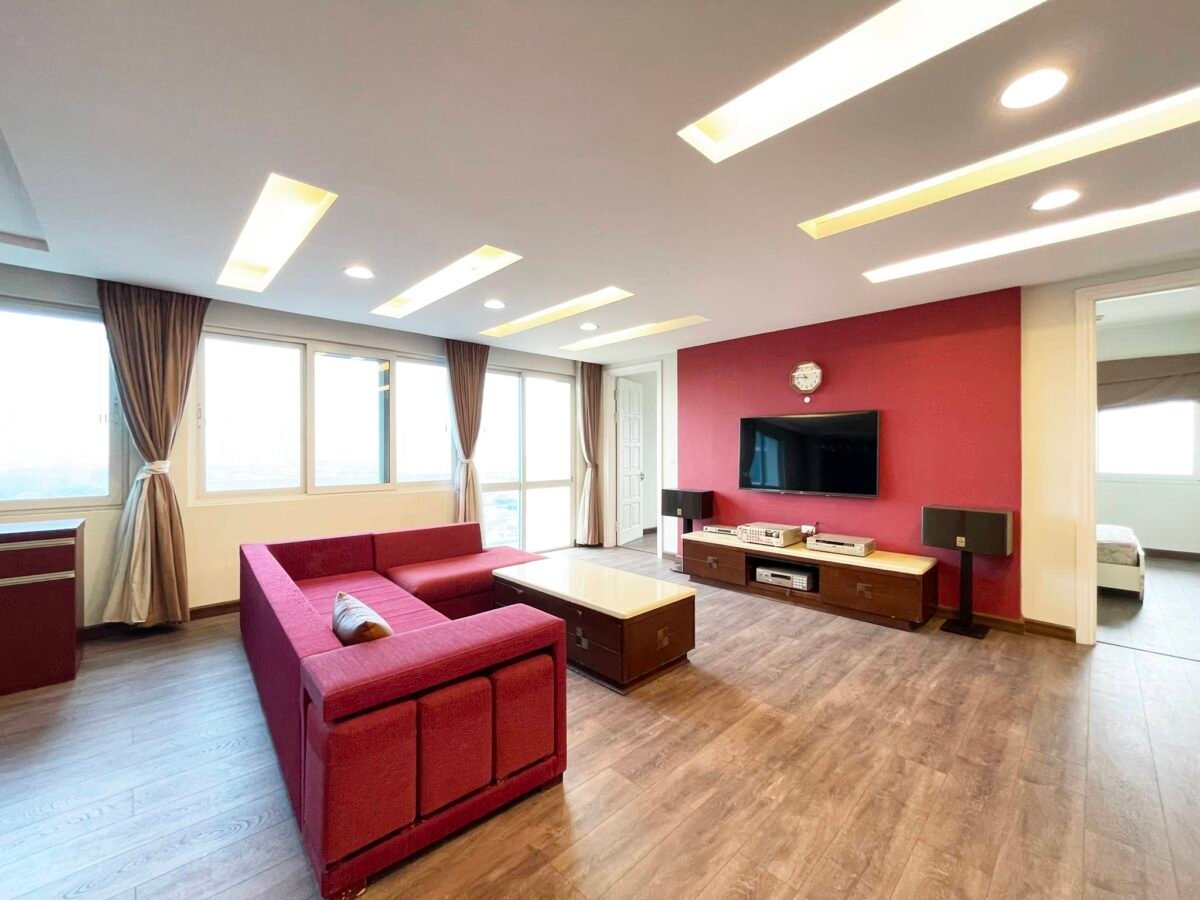 Super large 280m2 - 5BDs apartment in E4 E5 Ciputra for rent (1)