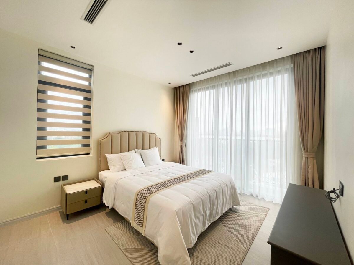 Elegant 4-bedroom apartment for rent in To Ngoc Van (21)