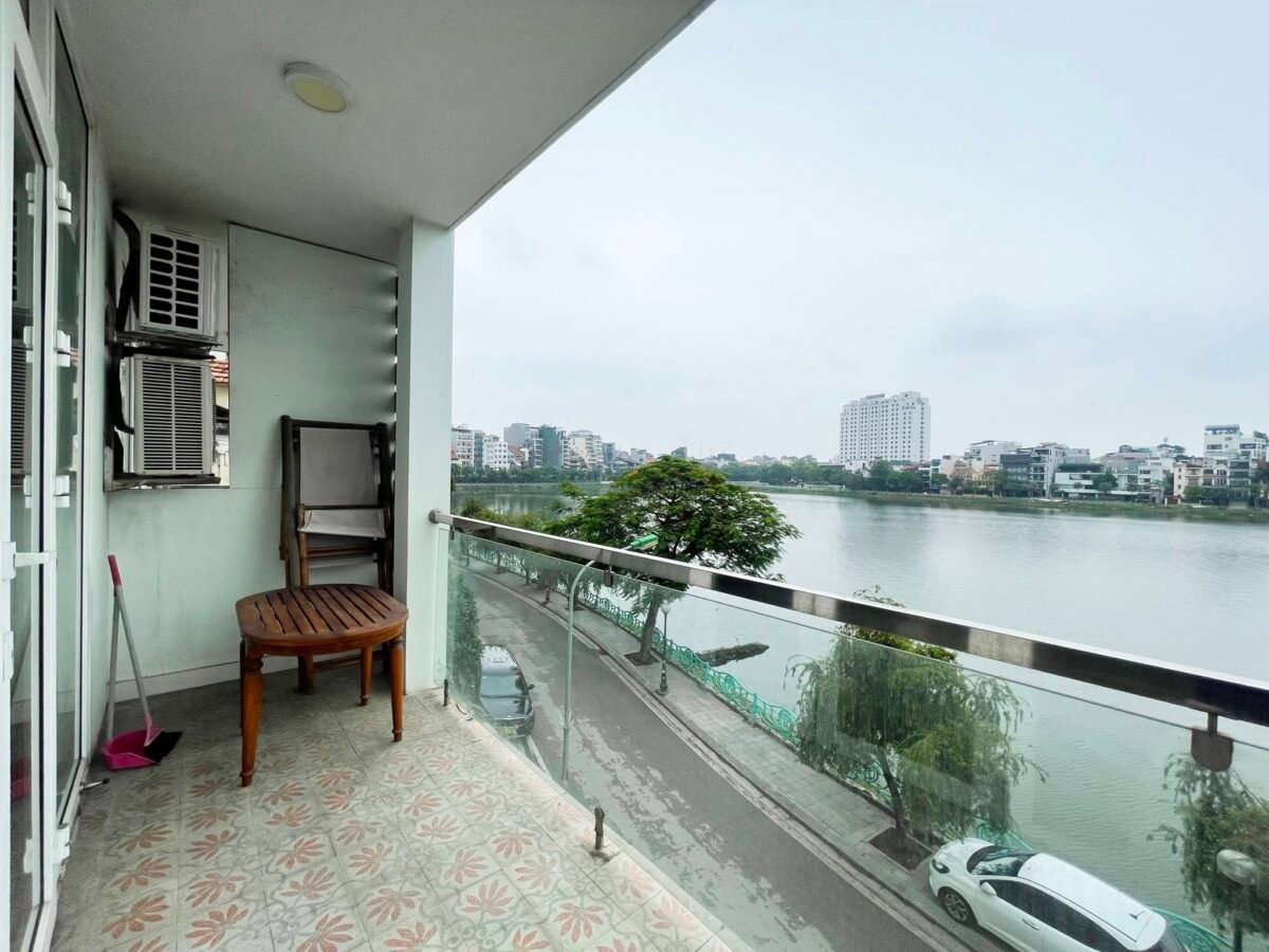Luxurious lakefront living A serviced apartment in Quang An for rent (18)