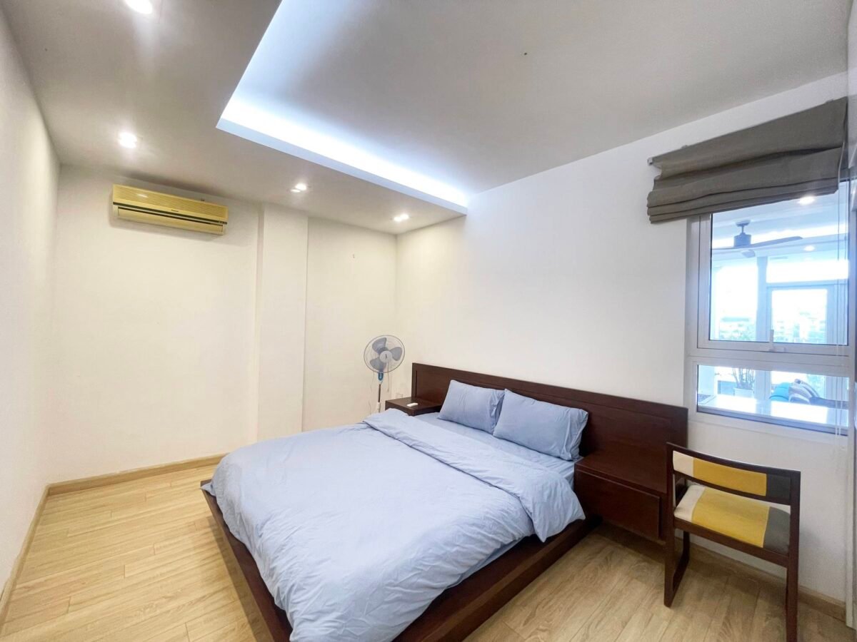 Spacious and Modern serviced apartment with Stunning lake view in Quang An (10)