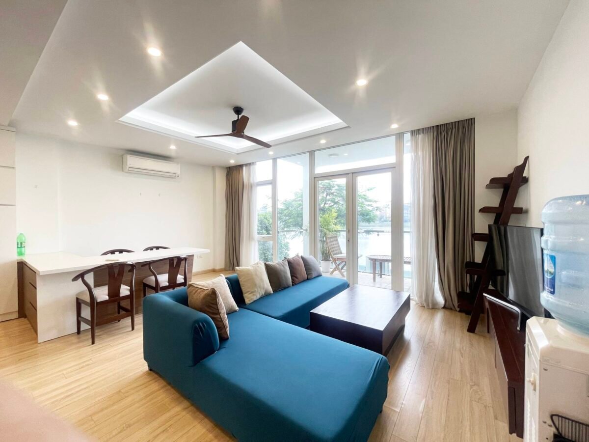 Spacious and Modern serviced apartment with Stunning lake view in Quang An (3)