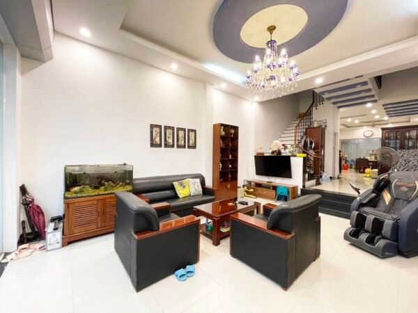 Beautiful & Modern 4BRs house in Tay Ho for rent (1)
