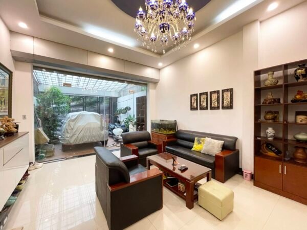 Beautiful & Modern 4BRs house in Tay Ho for rent (2)